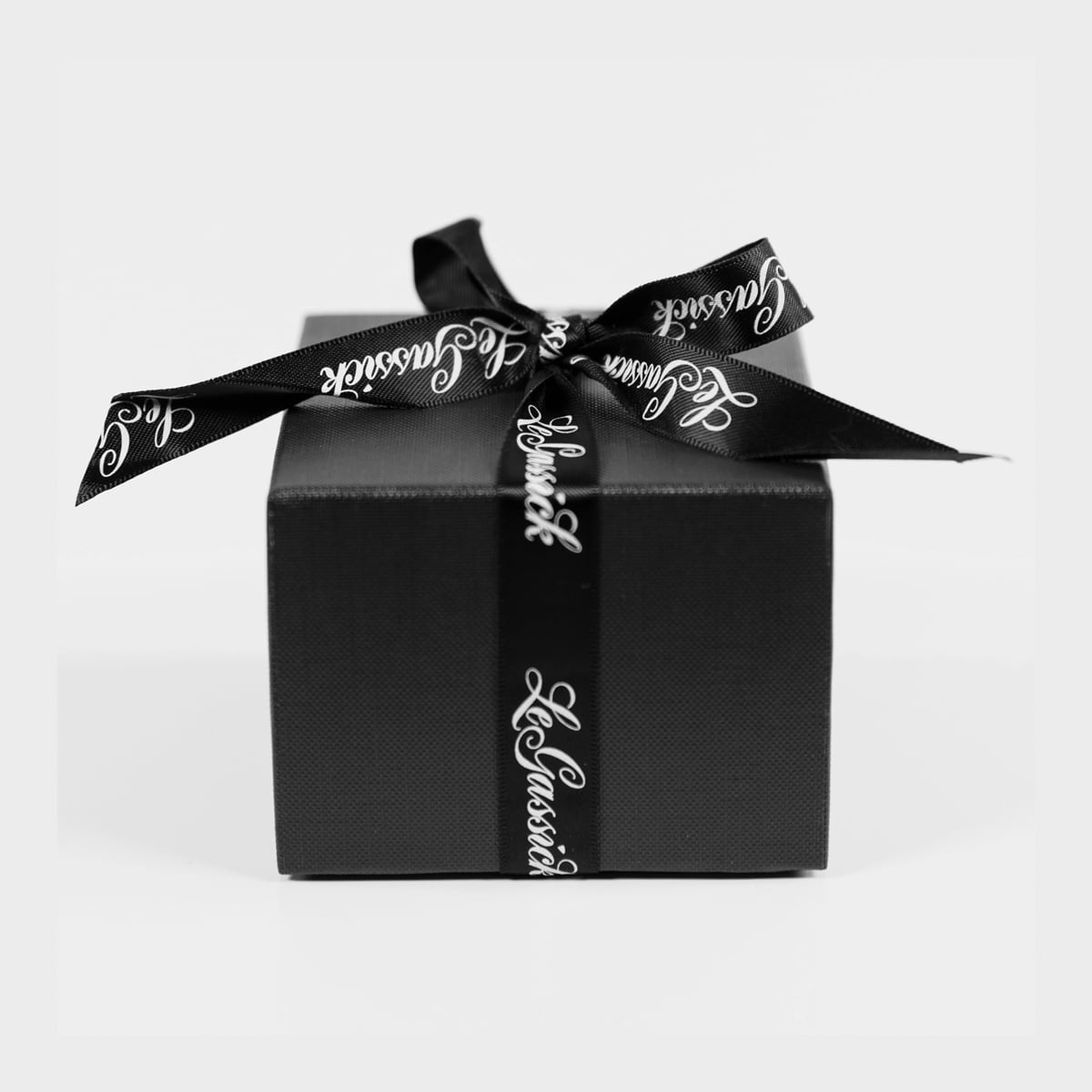 Beautiful gift wrapping from LeGassick Fine Jewellery, Gold Coast, Australia. Showrooms at Pacific Fair and Runaway Bay Centre.