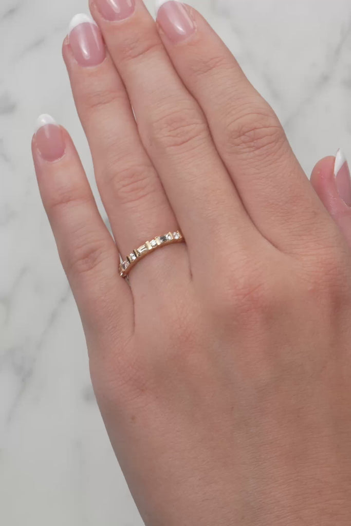 18ct Yellow Gold Diamond Ring with Round Brilliant & Baguette Cuts from LeGassick.